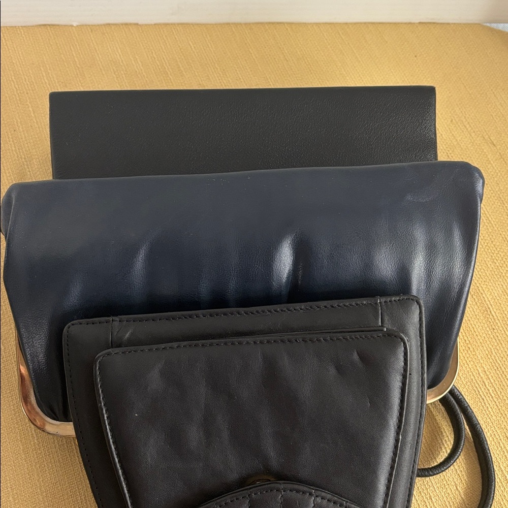 Vintage Reversible Navy Blue & White Leather Clutch Bag Gold Tone Closure - Picture 8 of 9